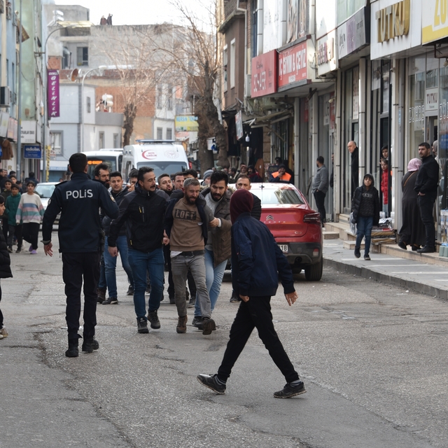 Şanlıurfa'da akraba aileler arasındaki silahlı kavgada 7 kişi yaralandı