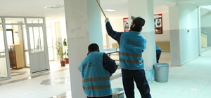 Osmaniye'de denetimli serbestlik yükümlüleri, okulda tadilat yaptı