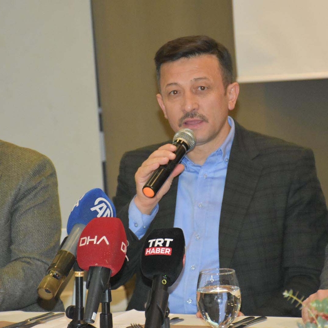 İzmir Büyükşehir Belediye Başkan adayı Dağ, STK temsilcileriyle bir araya g...