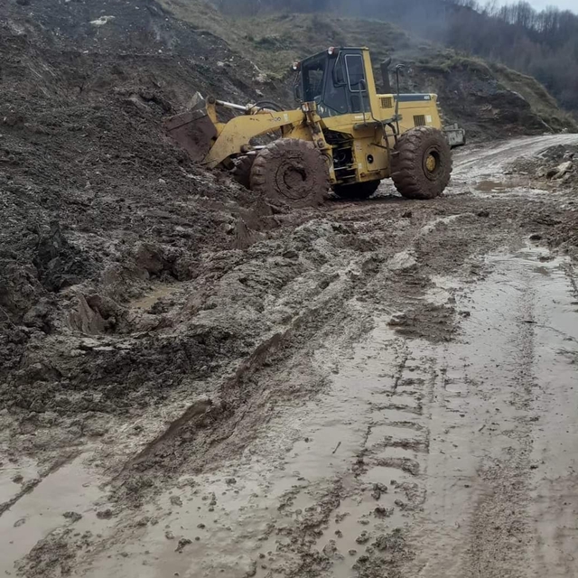 Kastamonu'da toprak kayması nedeniyle kapanan yol ulaşıma açıldı