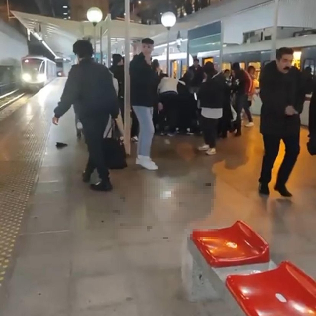 Metro istasyonunda bıçaklı kavga: 1 ölü, 1 yaralı