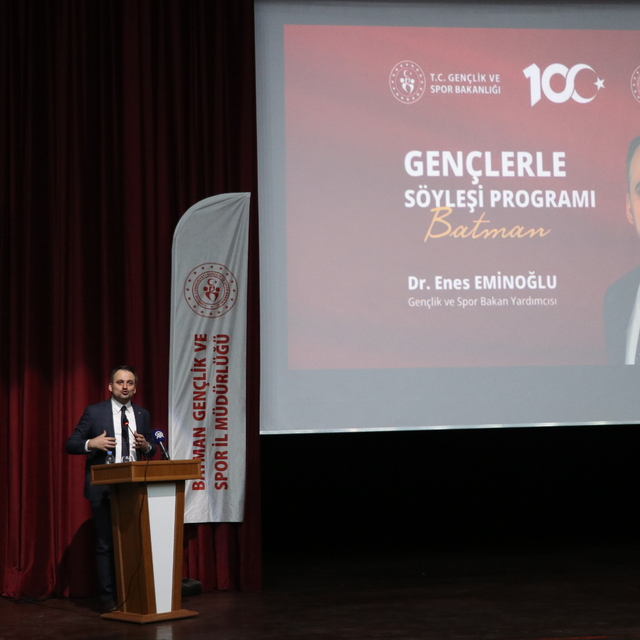 Gençlik ve Spor Bakan Yardımcısı Enes Eminoğlu, Batman'da söyleşiye katıldı