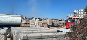 Antalya'da şantiyede çıkan yangında 15 konteyner kullanılamaz hale geldi 
