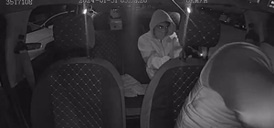 Taksiciyi tabancayla yaralayıp, telefonunu gasbetti