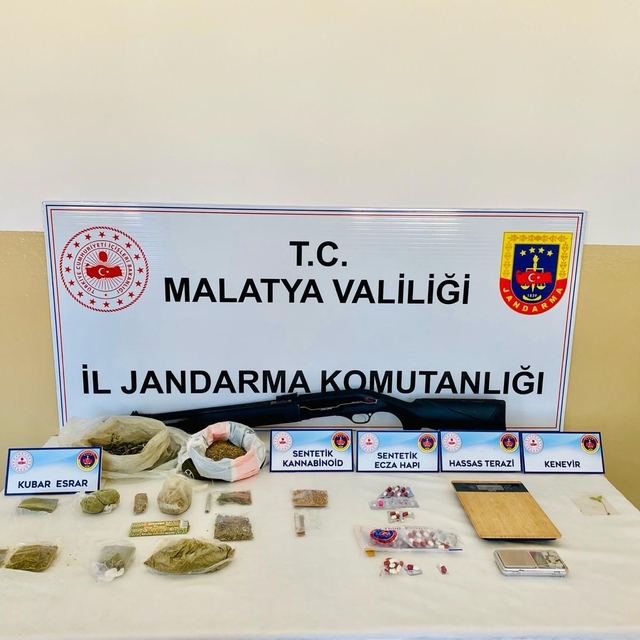 Malatya'da kaçakçılık ve uyuşturucu operasyonlarında 5 zanlı tutuklandı