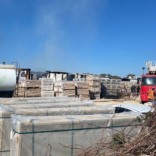 Antalya'da şantiyede çıkan yangında 15 konteyner kullanılamaz hale geldi