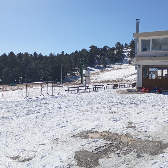 Yeterli kar yağmayan Salda Kayak Merkezi'nde sezon açılamadı