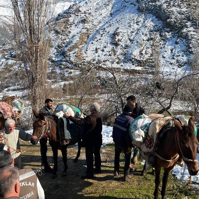 Batman'da yaban hayvanları için doğaya yem bırakıldı