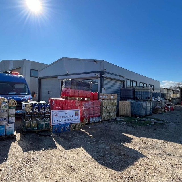 Bursa'da 35 bin litre kaçak madeni yağ ele geçirildi