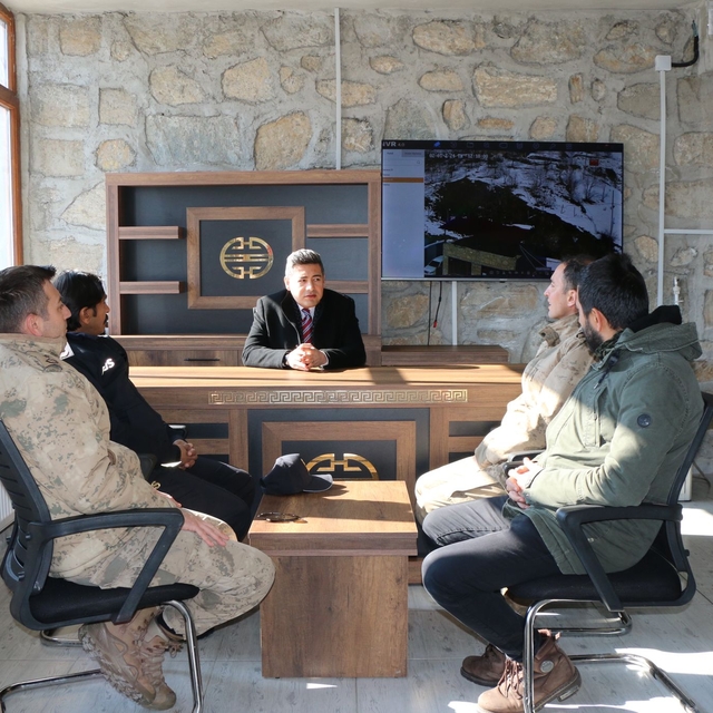 Hizan Kaymakamı Özçelik, uygulama ve yol kontrol noktasını ziyaret etti