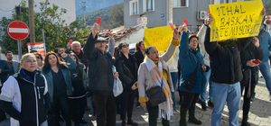 CHP Karaburun Belediye Başkan adayı Balcı'ya parti önünde tepki