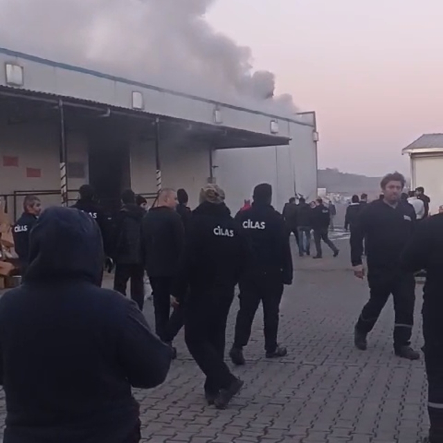 Zonguldak´ta kauçuk fabrikasında yangın: 2 işçi dumandan etkilendi