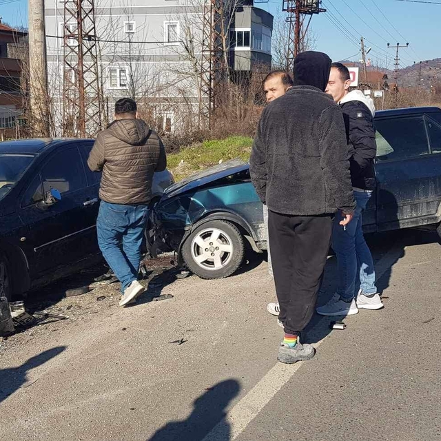 3 kişinin yaralandığı kaza kamerada