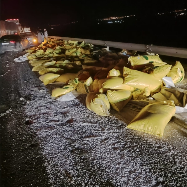 Gaziantep'te üç aracın karıştığı kazada 1 kişi yaralandı