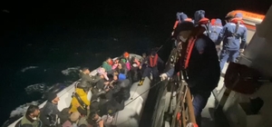 Ayvalık açıklarında 55 düzensiz göçmen yakalandı