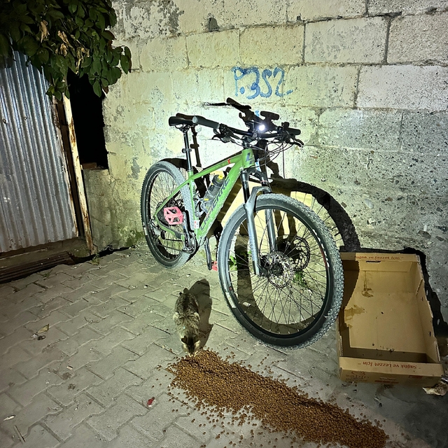 Hatay'da depremde hayatını kaybedenlerin anısına bisiklet turu düzenlendi