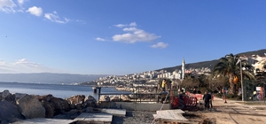 Gemlik ilçesinde kıyı toplama çalışmaları devam ediyor