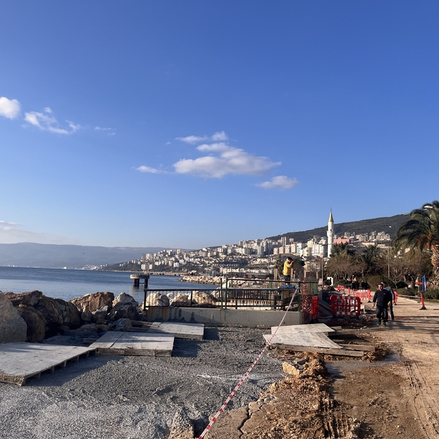 Gemlik ilçesinde kıyı toplama çalışmaları devam ediyor