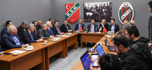 İzmir Büyükşehir Belediye Başkan adayı Dağ, Karşıyaka Spor Kulübünü ziyaret etti: