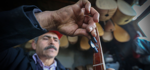 6 ŞUBAT DEPREMLERİNİN BİRİNCİ YILI - Depremde atölyesi yıkılan bağlama usta...