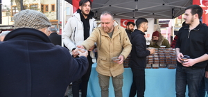 Görele'de şehitler için lokma tatlı dağıtıldı