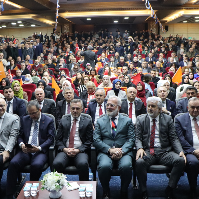 AK Parti'nin Manisa'daki ilçe belediye başkan adayları açıklandı
