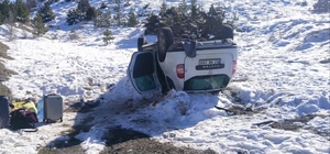 Tokat'ta otomobilin şarampole devrildiği kazada 3 kişi yaralandı