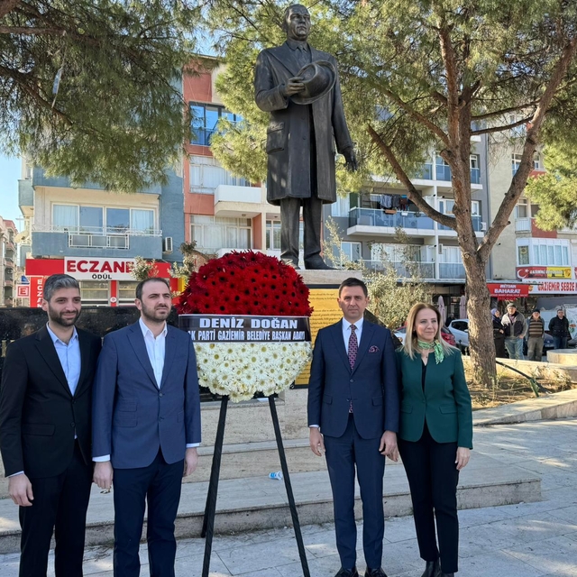 AK Parti Gaziemir Belediye Başkan adayı Deniz Doğan, seçim çalışmalarını sü...