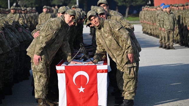 Manisa'da 3 bin 660 erbaş ve er yemin edip komando beresini taktı