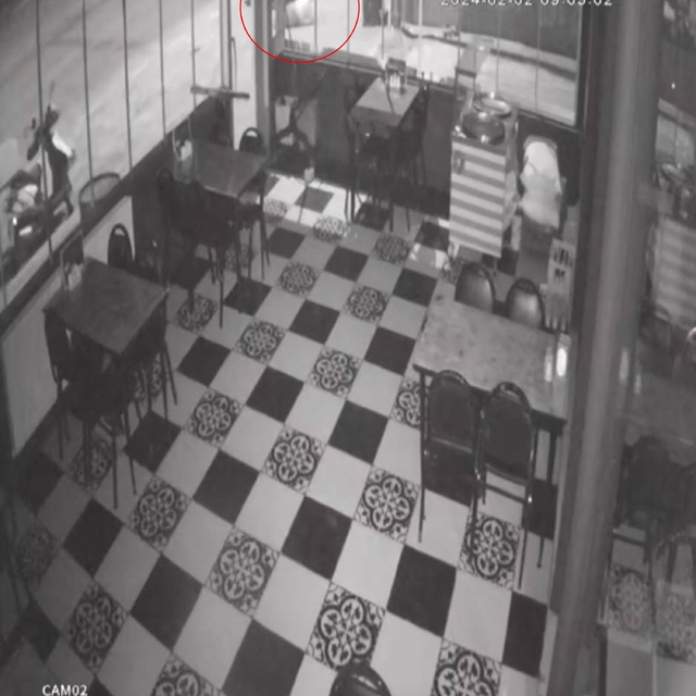 Oturduğu dairenin balkonundan düşüp öldü