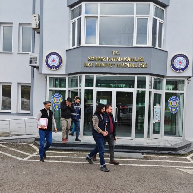 Kocaeli'de tır ve karavan çaldıkları iddiasıyla yakalanan 3 zanlı tutukland...