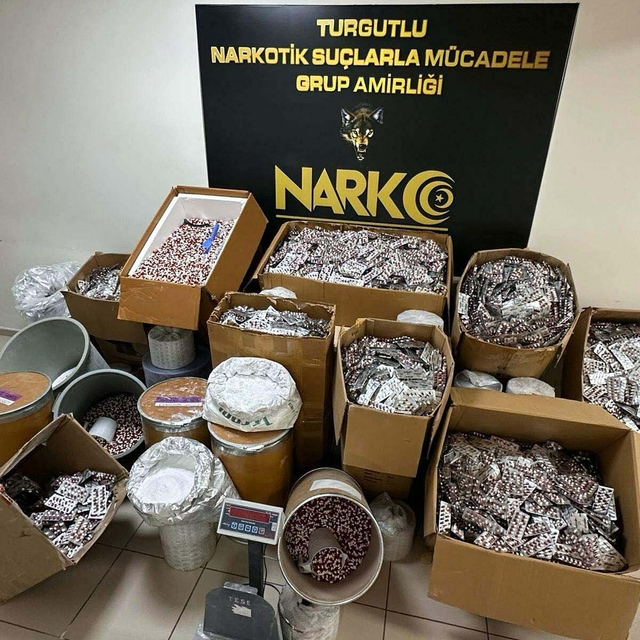 Eski tavuk çiftliği uyuşturucu imalathanesine dönüştürüldü; 4 gözaltı