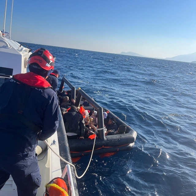 Muğla açıklarında 29 düzensiz göçmen kurtarıldı