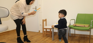 6 ŞUBAT DEPREMLERİNİN BİRİNCİ YILI - Hataylı minik depremzede protez bacağıyla yürüyor