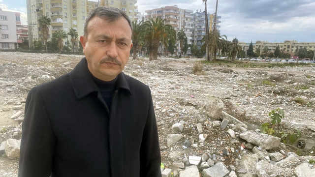 Depremde eşi ve 4 çocuğunu kaybetti: Enkazdan sadece aile fotoğrafım çıktı