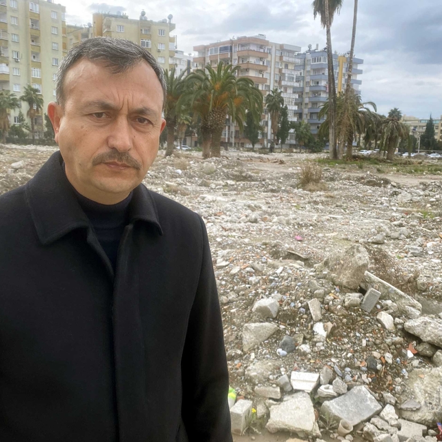 Depremde eşi ve 4 çocuğunu kaybetti: Enkazdan sadece aile fotoğrafım çıktı