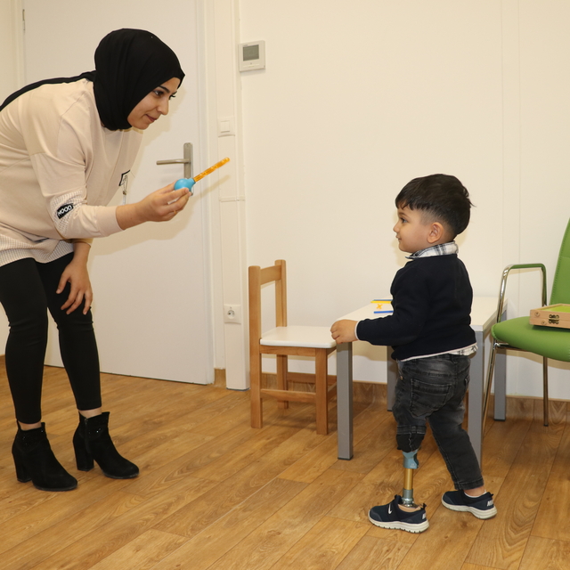 6 ŞUBAT DEPREMLERİNİN BİRİNCİ YILI - Hataylı minik depremzede protez bacağı...