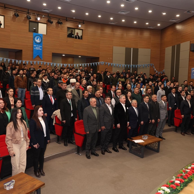 Büyükkılıç, "6K Vizyonu Işığında Kaşgar" konferansına katıldı