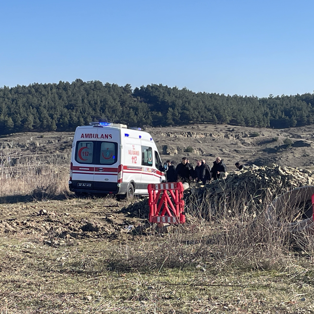 Boşanma aşamasındaki eşi ve kayınpederini silahla yaralayıp, intihara kalkı...