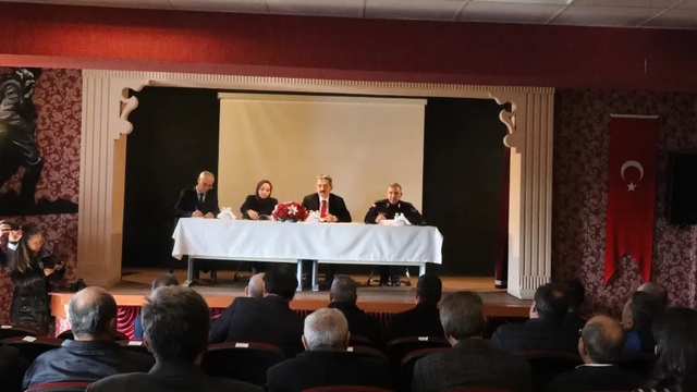 Kırklareli Valisi Ekici, Pınarhisar'da muhtarlarla bir araya geldi
