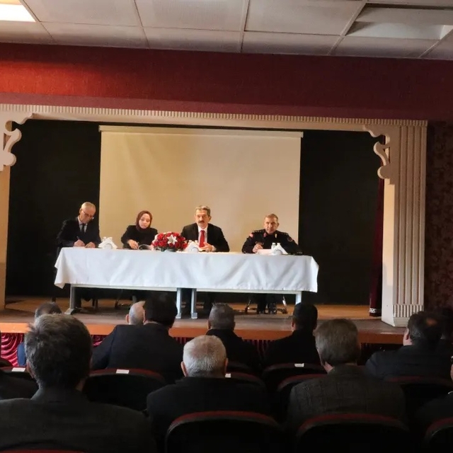 Kırklareli Valisi Ekici, Pınarhisar'da muhtarlarla bir araya geldi