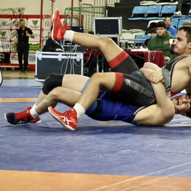 20 Yaş Altı Grekoromen Güreş Türkiye Şampiyonası müsabakaları sürüyor
