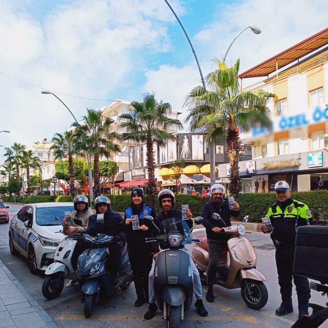 Antalya'da motosiklet sürücülerine kask kullanımının önemi anlatıldı