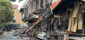 Alanya'da çıkan yangında 4 iş yeri ve bir otomobil kullanılamaz hale geldi