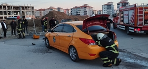 Çorum'da otomobil ile taksinin çarpıştığı kazada 3 kişi yaralandı