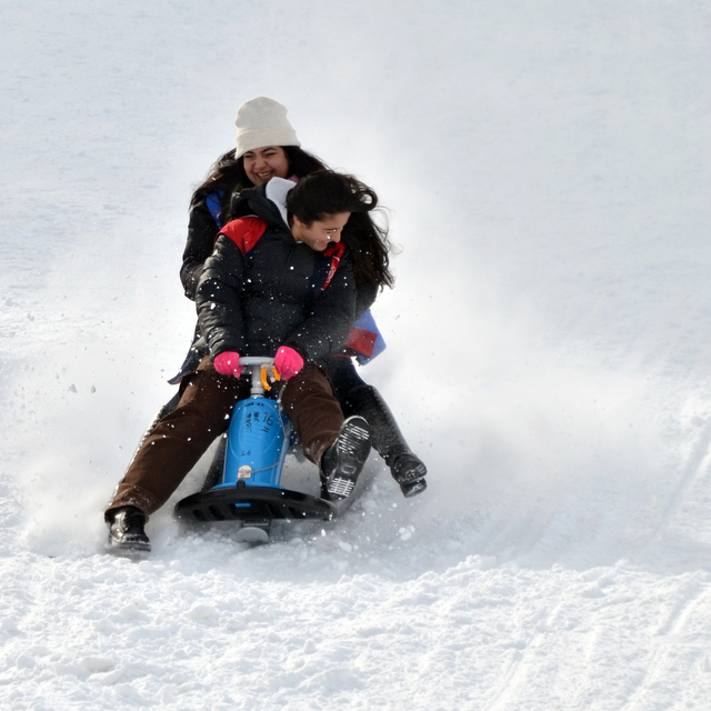 Sarıkamış Kayak Merkezi'nde hafta sonu yoğunluğu