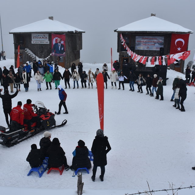 Gümüşhane'de "Zigana Dağı Kış Gençlik ve Spor Şenliği" düzenlendi