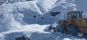 Batman Sason'da 19 yerleşim yerinin yolu kardan kapandı