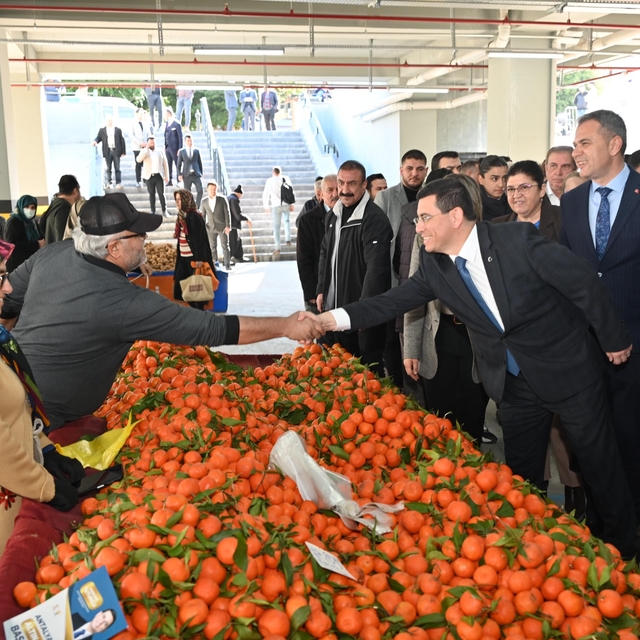 Tütüncü, Alanya'da esnaf ziyaretinde bulundu