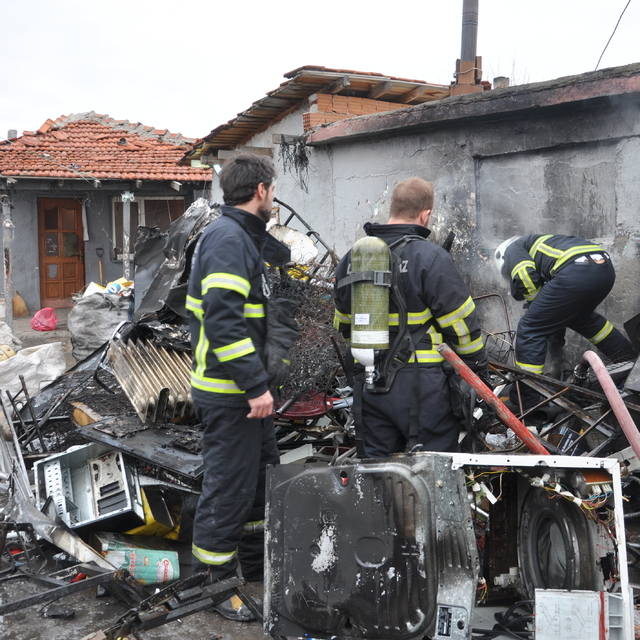 Lüleburgaz'da hurdaların toplandığı alanda çıkan yangın söndürüldü